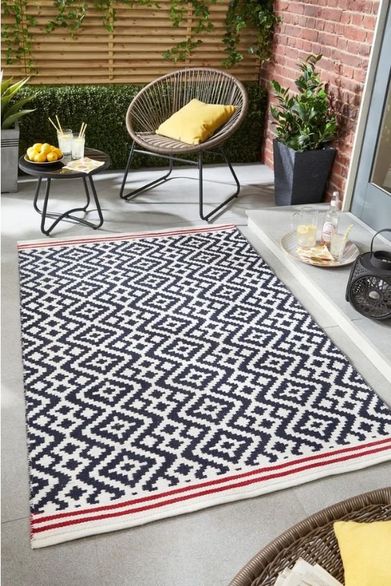 Outdoor Rug with Bold Patterns