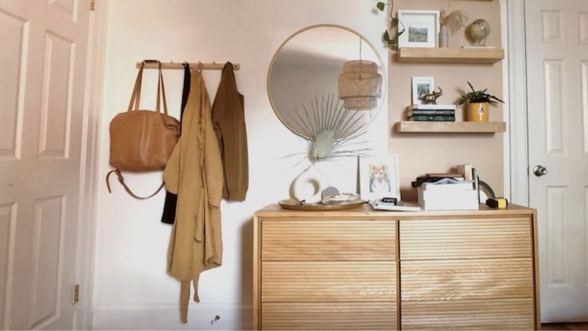 20 Creative DIY Wall Hooks and Shelves Ideas for Your Entryway