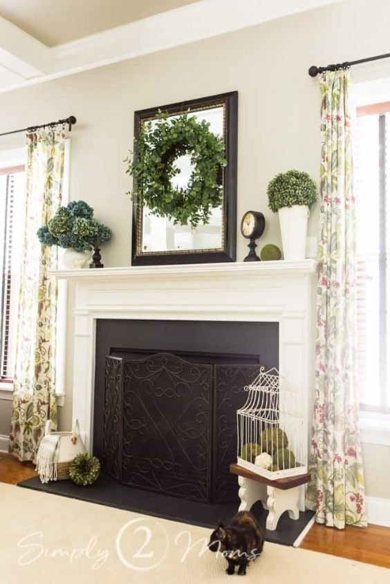 Traditional Mantel Decor
