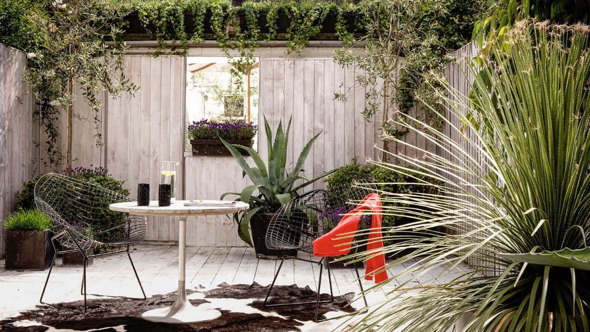 15 Backyard Fence Ideas for Privacy, Security, and Style