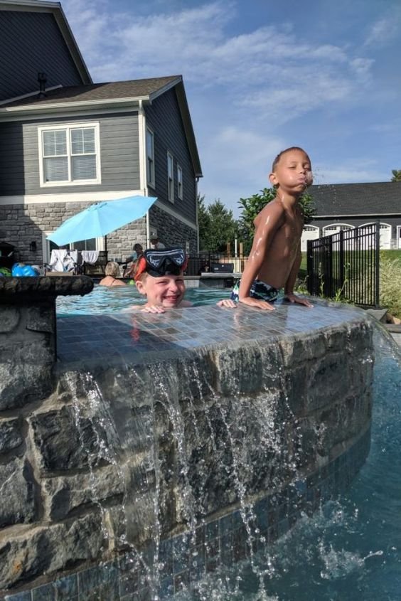 Infinity Edge Illusion