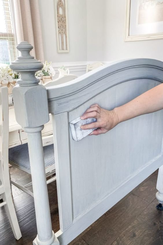 Chalk-Painted Bed Frame for a Cozy Vibe